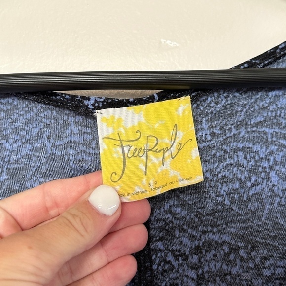 Free People Sahara Printed Asymmetrical Hem Blouse - Picture 4 of 6